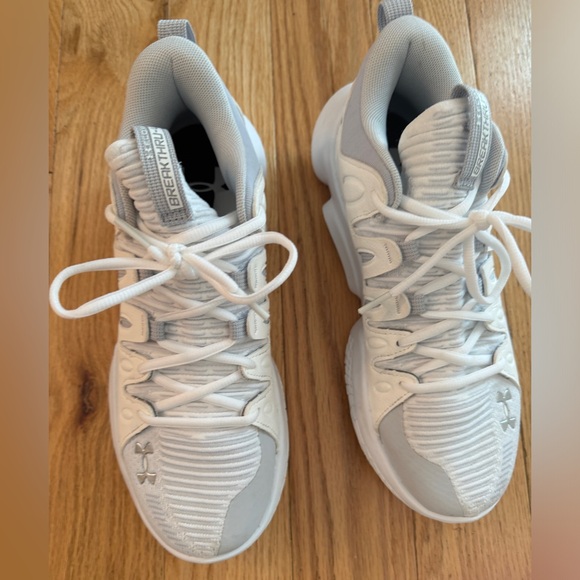 NEW Woman’s Flow Breakthru Basketball Shoes - Picture 2 of 5